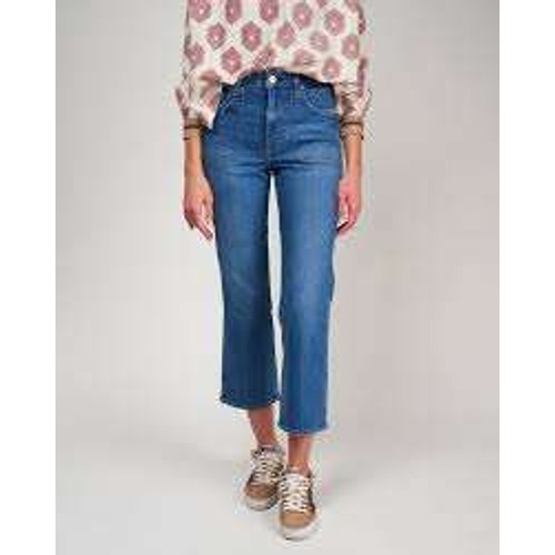 Amo Women's Abigail High-Rise Cropped Flare Jeans In Peaceful Wash Size 30